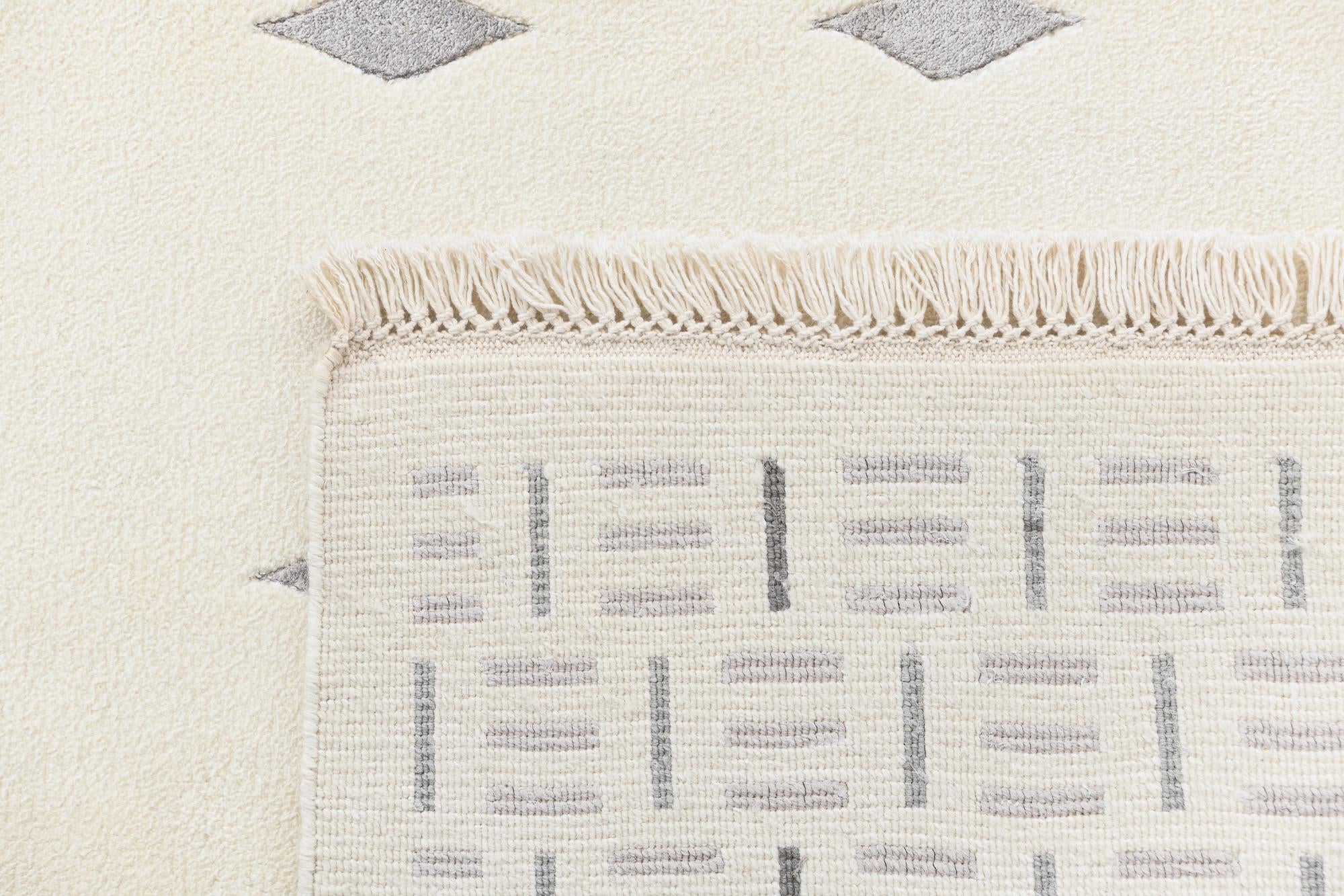 5' 7 x 8' Hand Knotted Darya Wool Rug