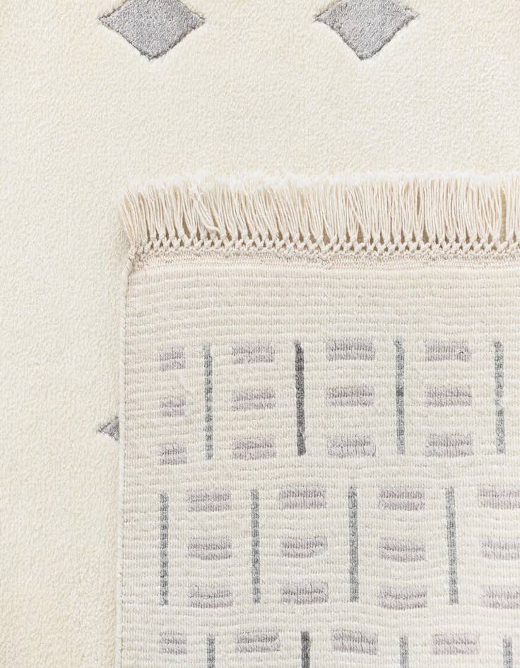 Detail image of 5' 7 x 8'  Hand Knotted Darya Wool Rug