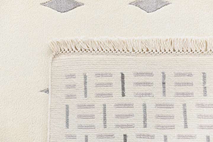 5' 7 x 8' Hand Knotted Darya Wool Rug