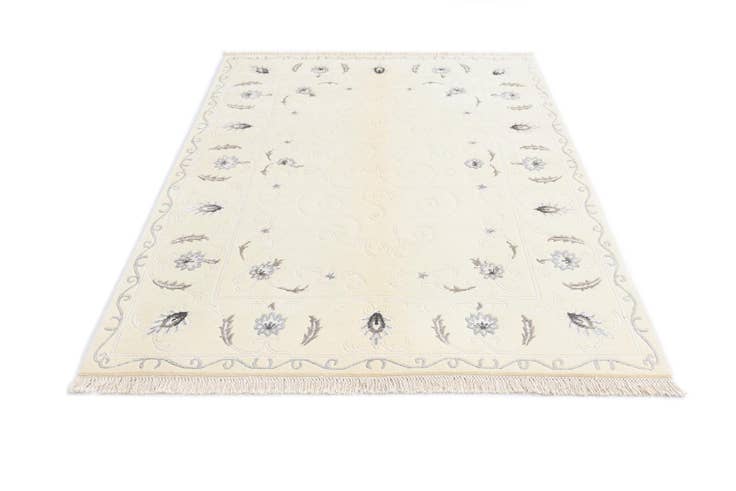 Detail image of 4' 9 x 6' 7 Hand Knotted Darya Rug
