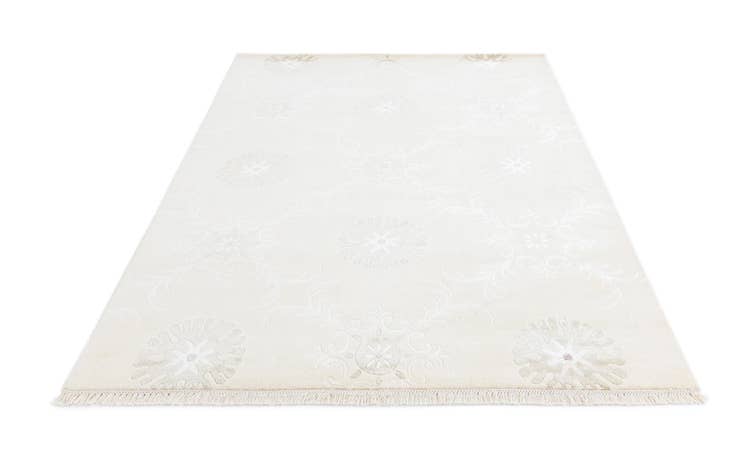 Detail image of 5' 6 x 8' Hand Knotted Darya Wool Rug