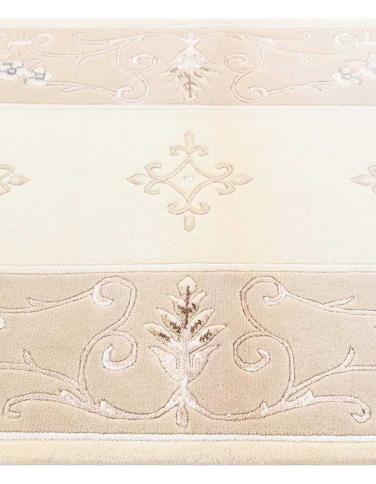 Detail image of 2' 8 x 4' 10  Hand Knotted Darya Rug