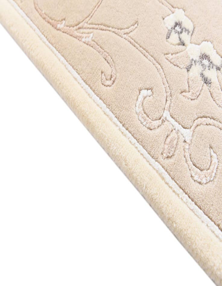 Detail image of 2' 8 x 4' 10  Hand Knotted Darya Rug