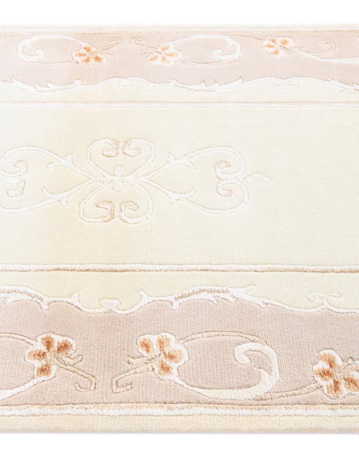 Detail image of 2' 8 x 5'  Hand Knotted Darya Rug