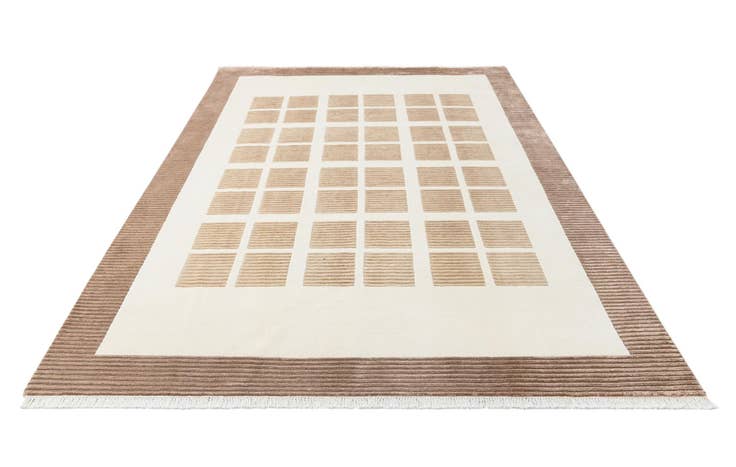 Detail image of 6' 7 x 9' 10 Hand Knotted Darya Wool Rug