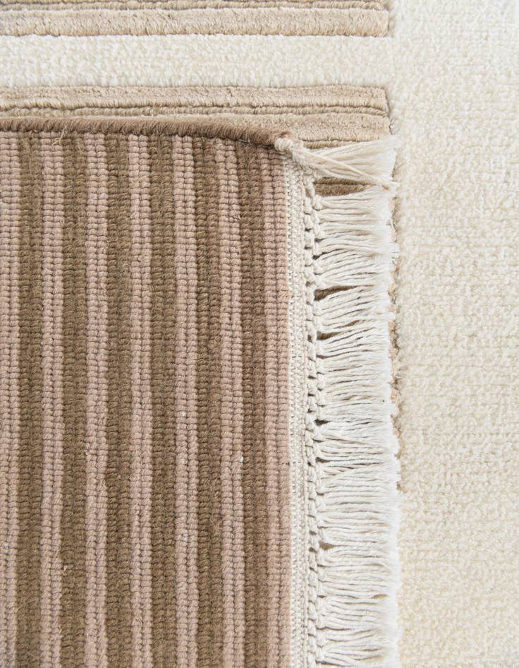 Detail image of 6' 7 x 9' 10  Hand Knotted Darya Wool Rug