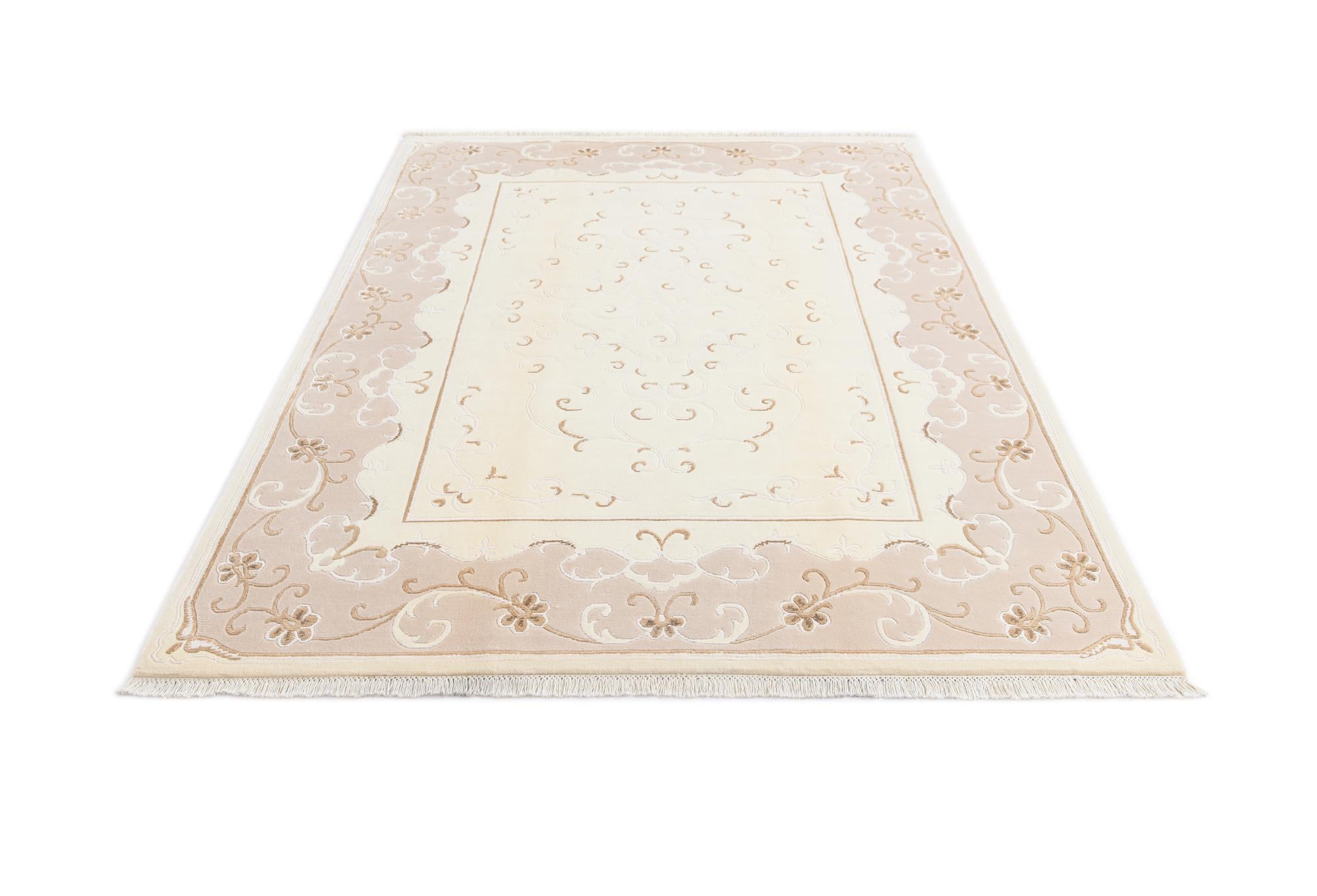 5' 8 x 8' Hand Knotted Darya Rug