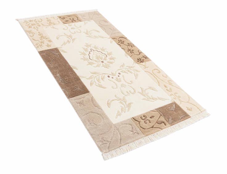 Detail image of 2' 7 x 4' 11 Hand Knotted Darya Rug