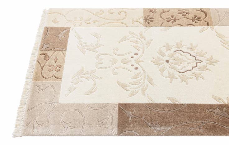 Detail image of 2' 7 x 4' 11 Hand Knotted Darya Rug