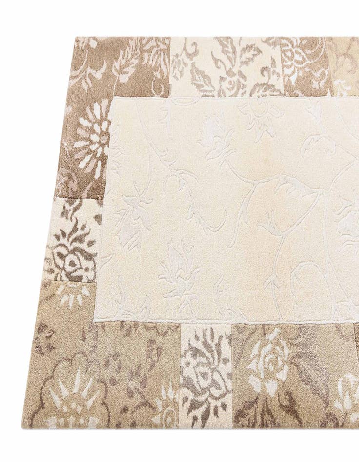 Detail image of 3' x 4' 11  Hand Knotted Darya Wool Rug