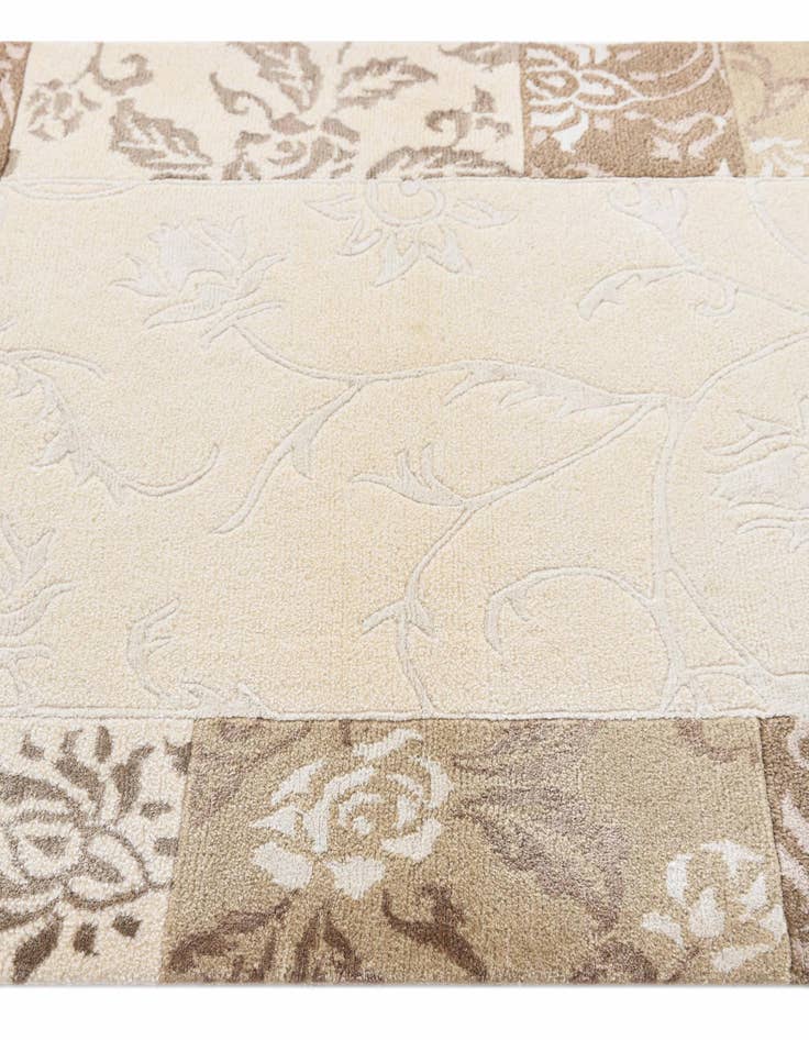 Detail image of 3' x 4' 11  Hand Knotted Darya Wool Rug