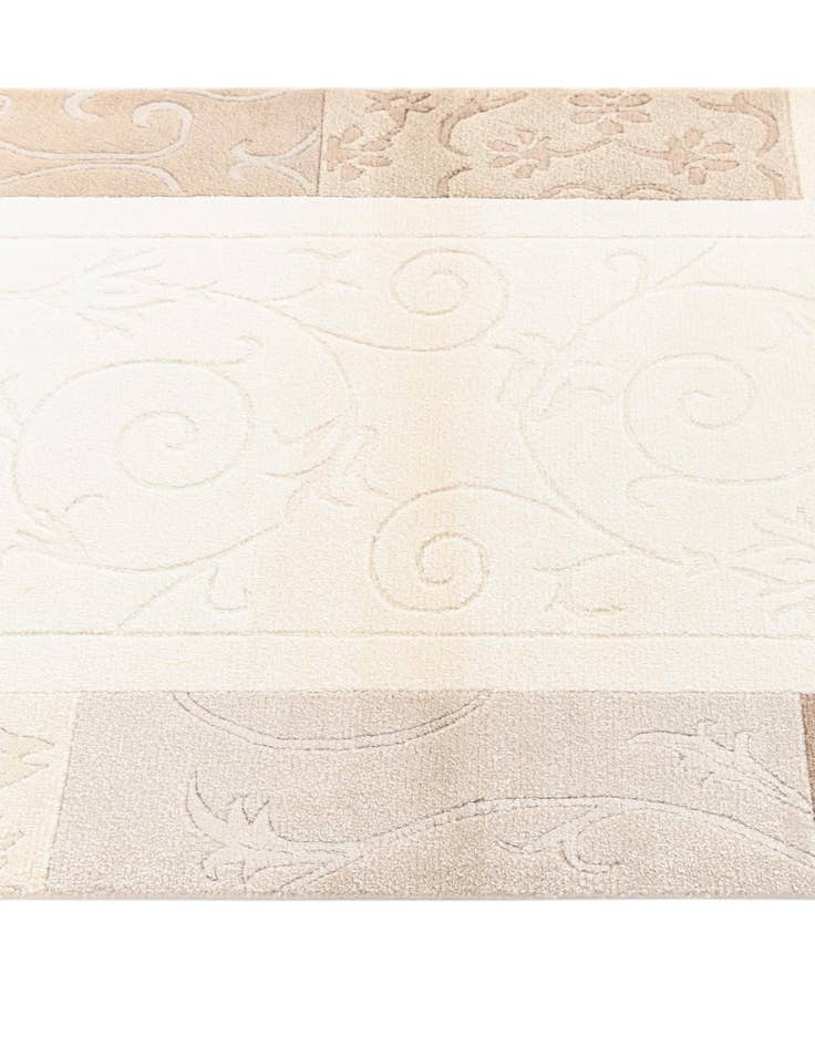 Detail image of 2' 8 x 4' 11  Hand Knotted Darya Wool Rug