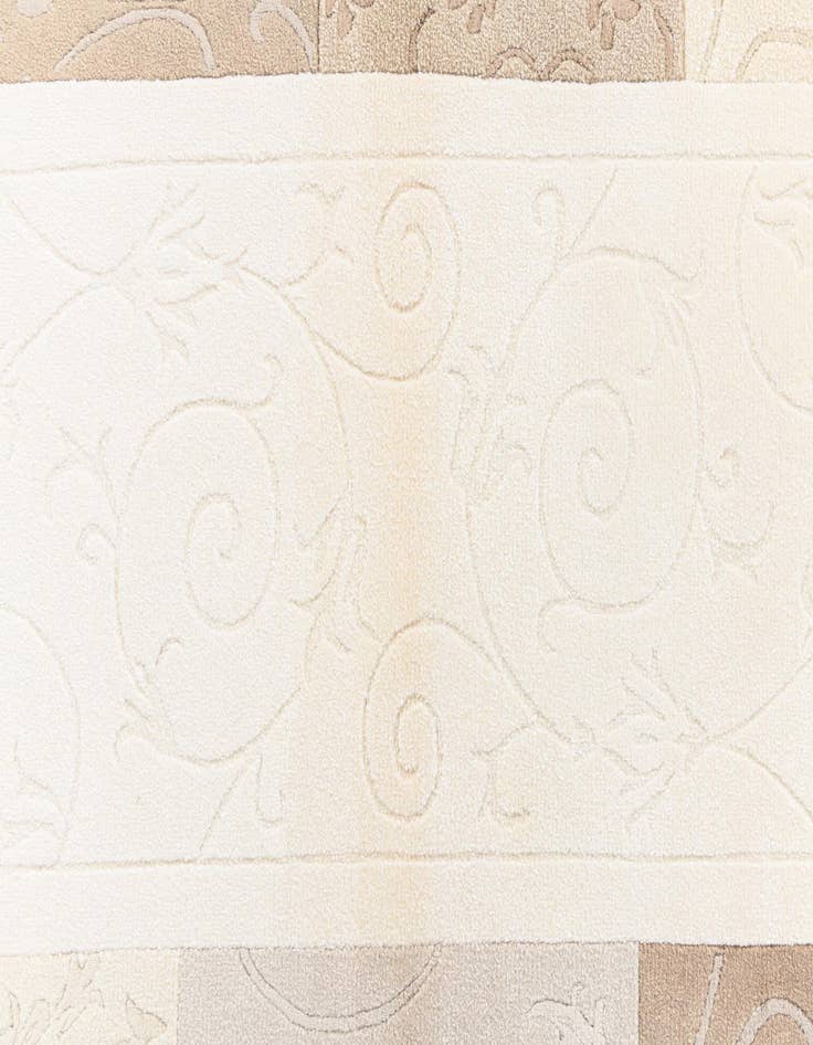 Detail image of 2' 8 x 4' 11  Hand Knotted Darya Wool Rug