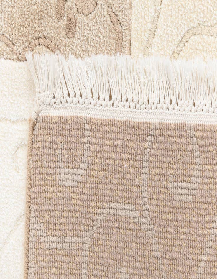 Detail image of 2' 8 x 4' 11  Hand Knotted Darya Wool Rug