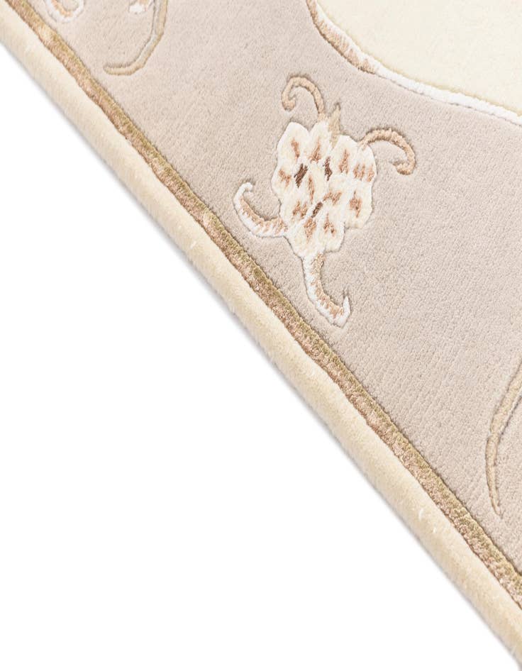 Detail image of 2' 9 x 5'  Hand Knotted Darya Rug