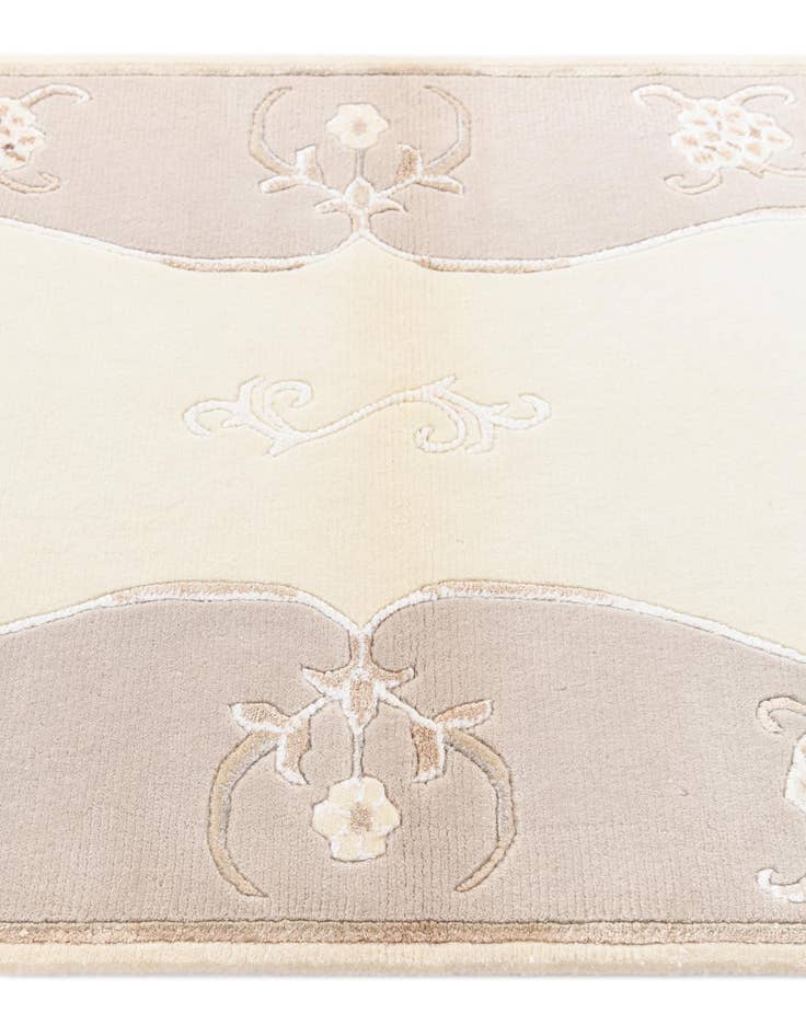 Detail image of 2' 9 x 5'  Hand Knotted Darya Rug