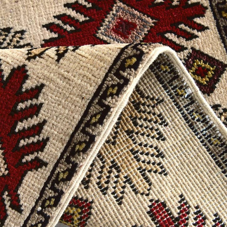 Detail image of 1' 6 x 2' Hand Knotted Modern Ziegler Rug