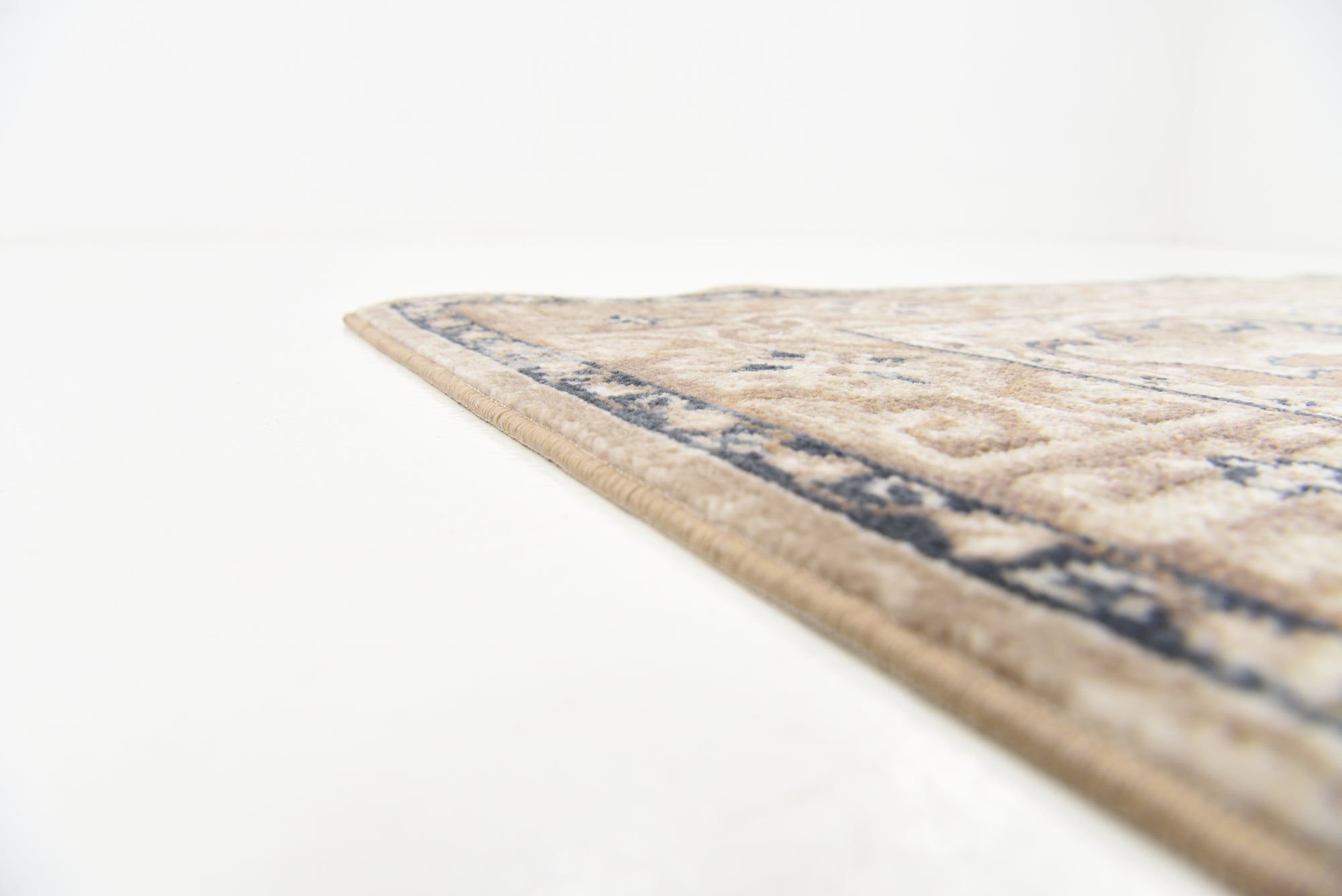 160cm x 225cm New Vintage Rug