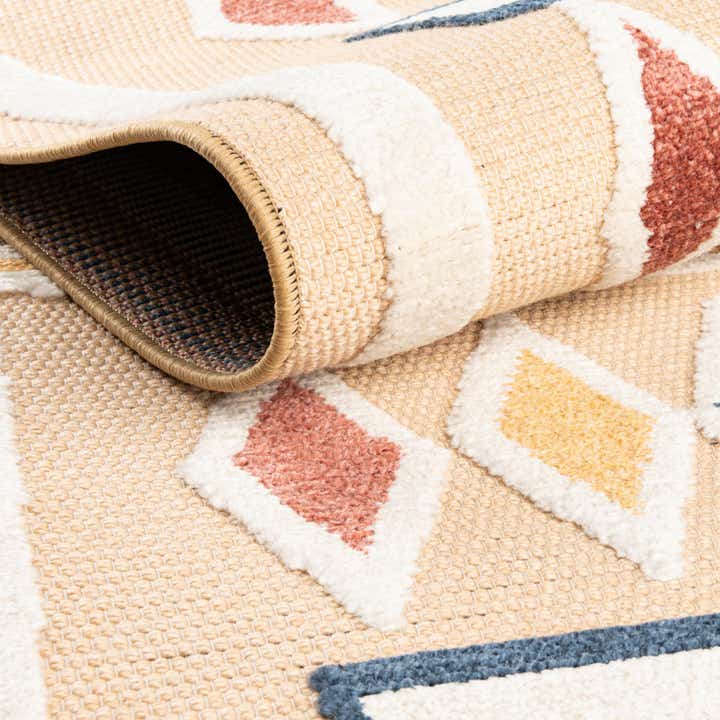 5' x 7' 7 Easy-Clean Indoor / Outdoor Rug