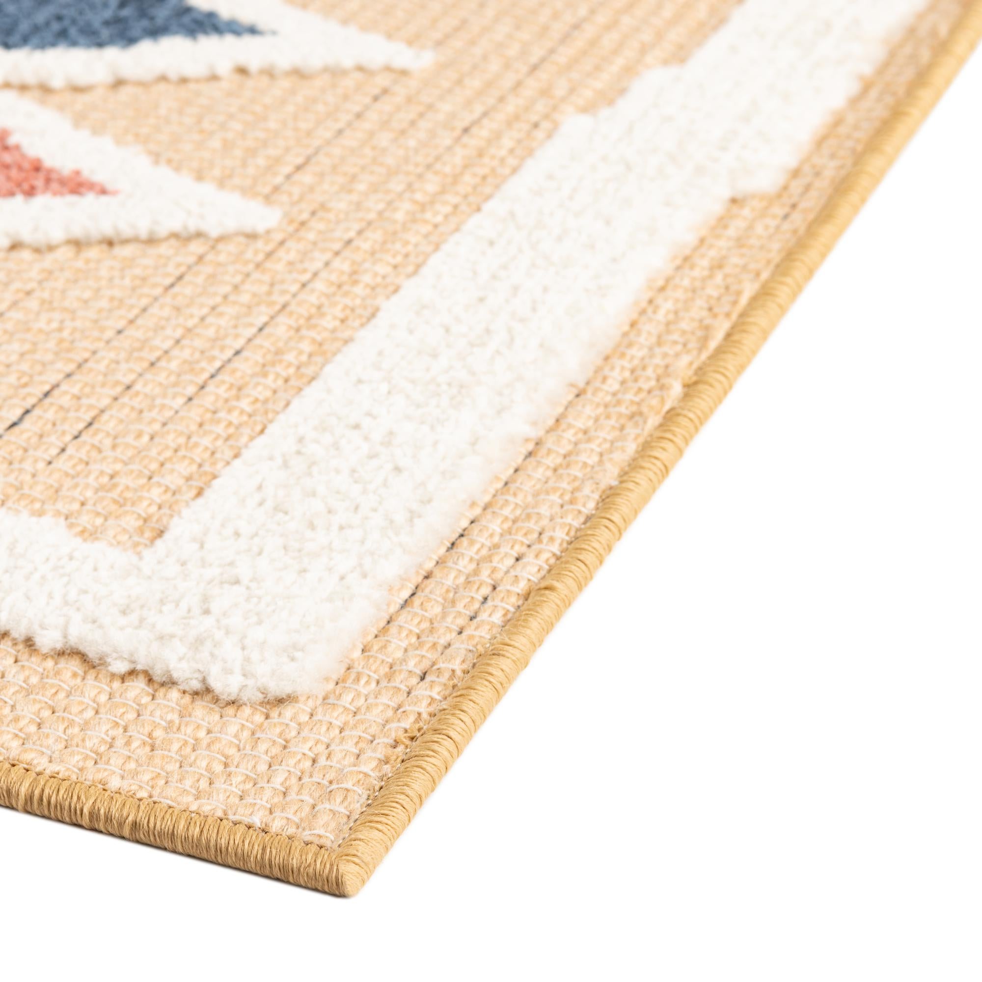 5' x 7' 7 Easy-Clean Indoor / Outdoor Rug