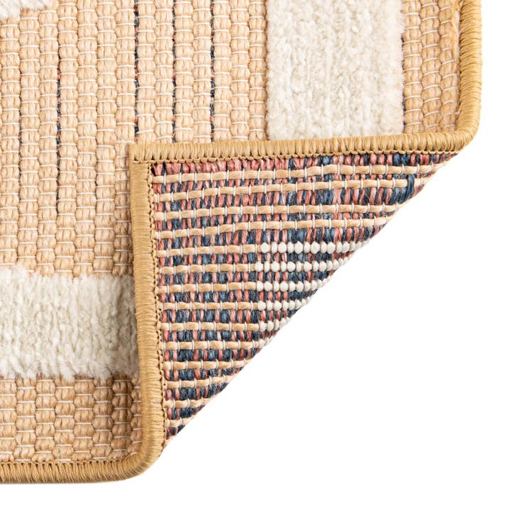 Detail image of 5' x 7' 7 Easy-Clean Indoor / Outdoor Rug