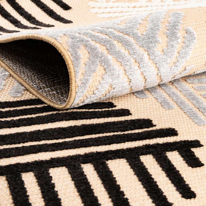 5' 3 x 7' 7 Easy-Clean Indoor / Outdoor Rug
