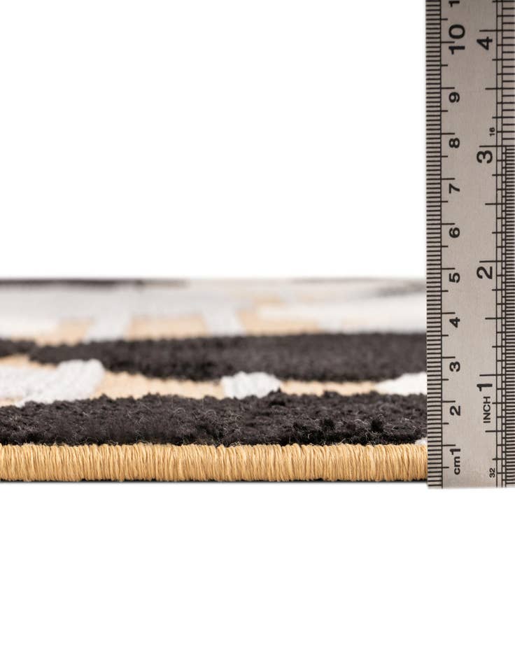 Detail image of 5' 3 x 7' 7  Washable  Indoor / Outdoor Rug