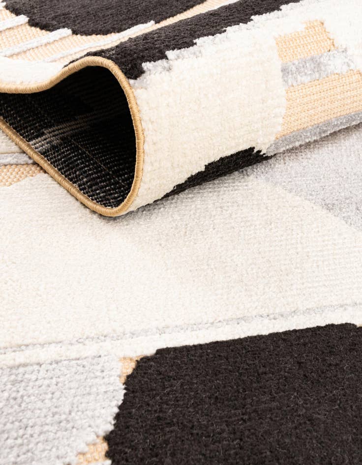 Detail image of 5' 3 x 7' 7  Washable  Indoor / Outdoor Rug