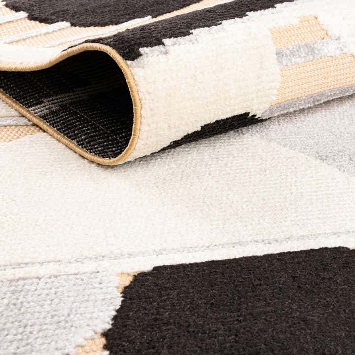 5' 3 x 7' 7 Easy-Clean Indoor / Outdoor Rug