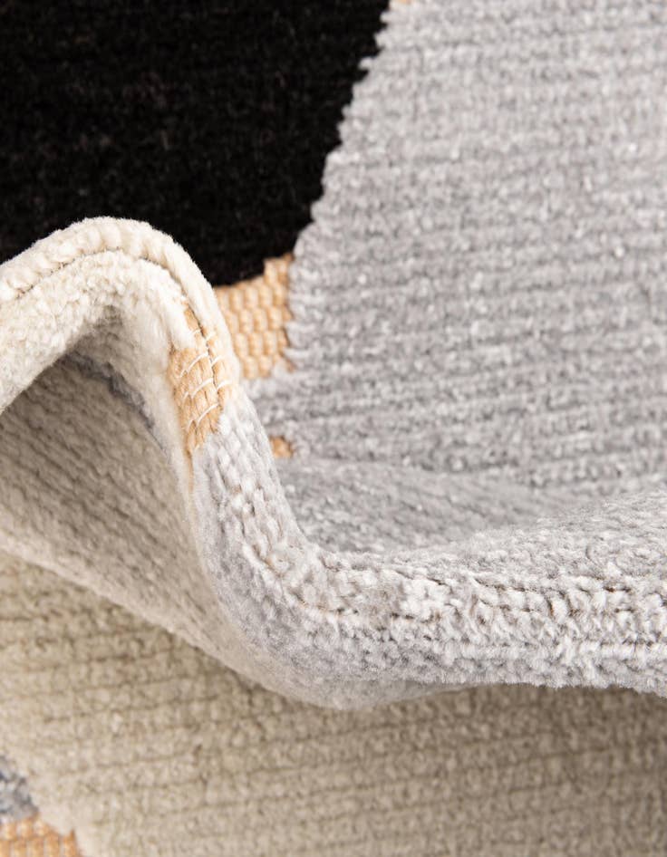 Detail image of 5' 3 x 7' 7  Washable  Indoor / Outdoor Rug