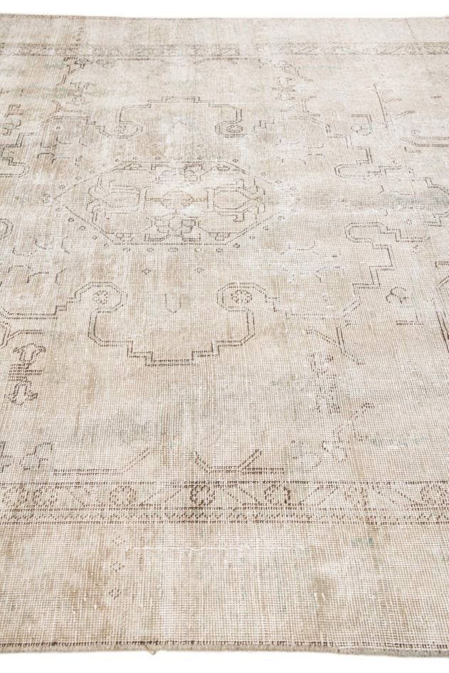 Detail image of 6' x 9' 1 Hand Knotted Ultra Vintage Persian Wool Rug