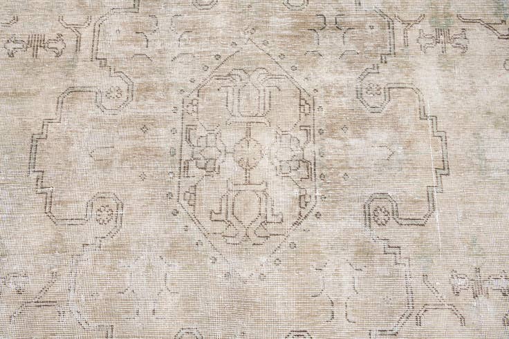 Detail image of 6' x 9' 1 Hand Knotted Ultra Vintage Persian Wool Rug