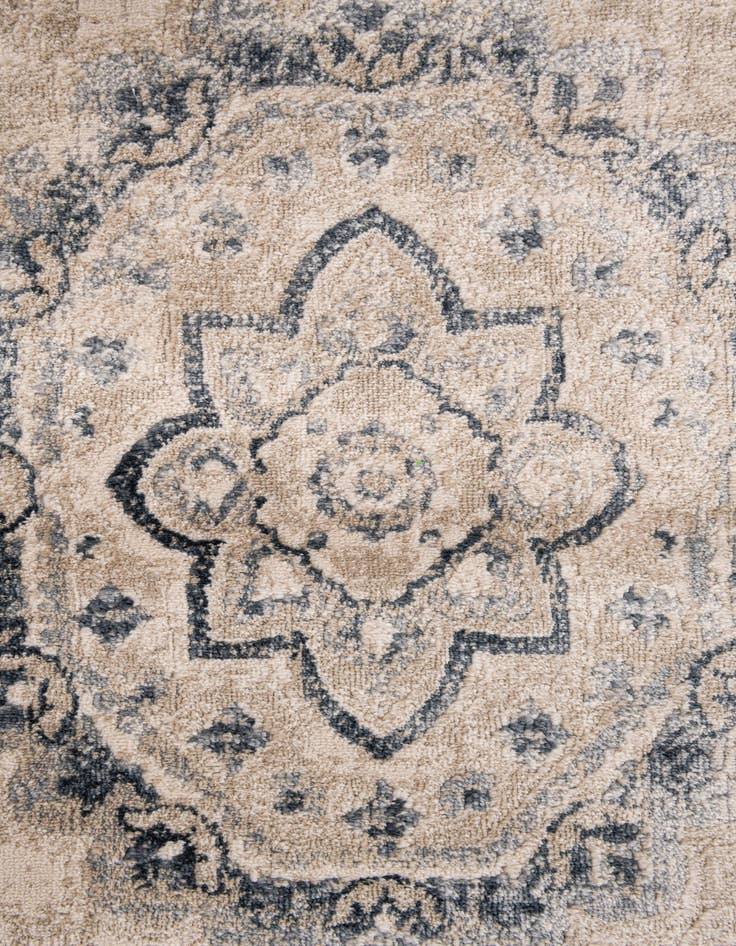 Detail image of 5' x 7' 7 Villa Rug
