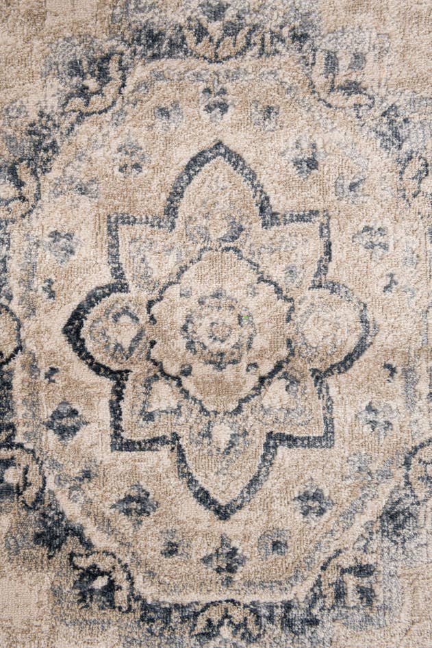 Detail image of 5' x 7' 7 Villa Rug