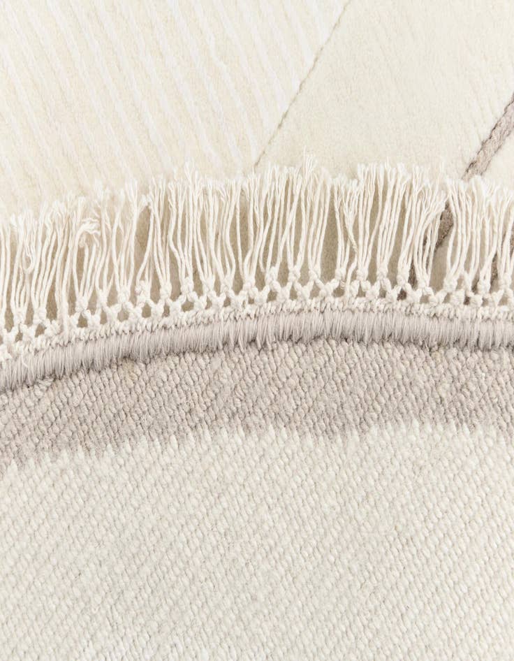 Detail image of 6' 3 x 6' 3  Hand Knotted Darya Round Rug