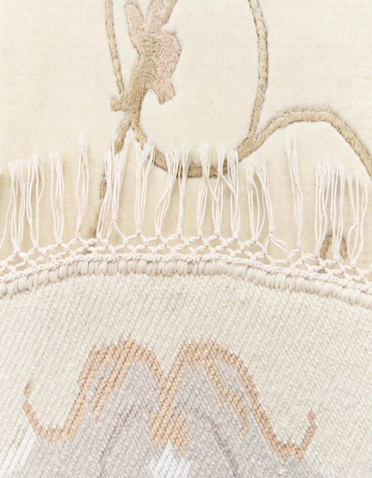 Detail image of 6' 5 x 6' 5  Hand Knotted Darya Round Rug