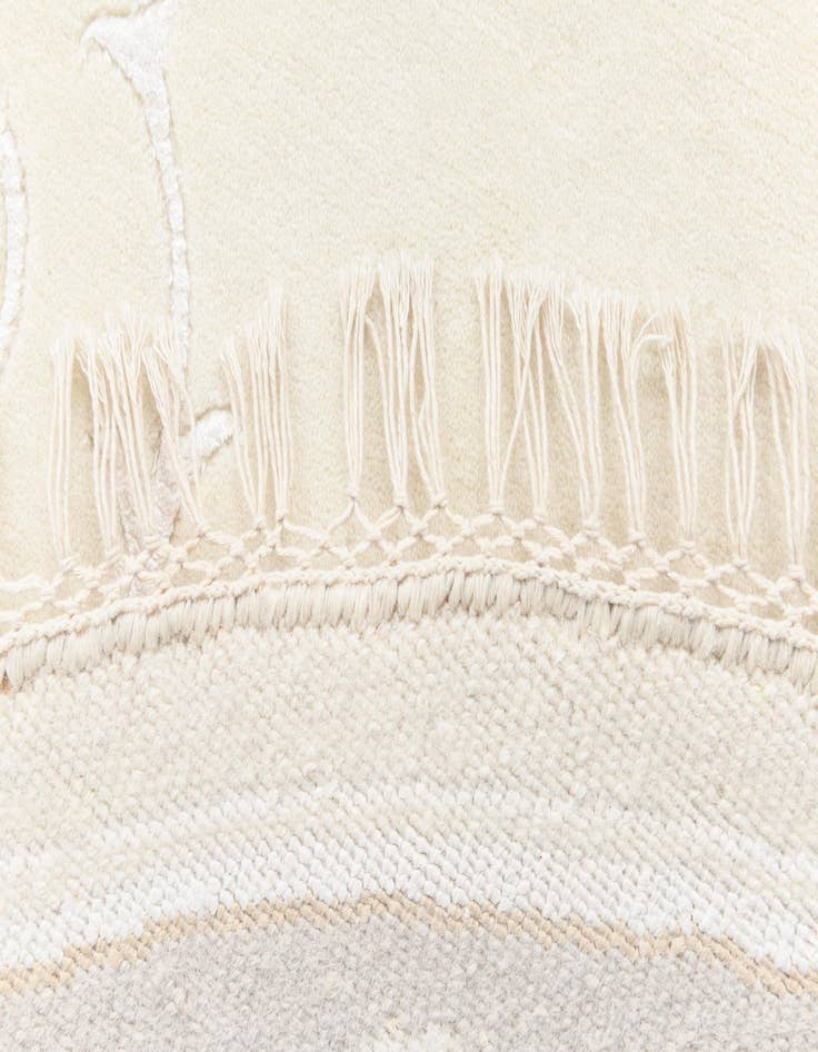 Detail image of 6' 7 x 6' 7  Hand Knotted Darya Round Rug