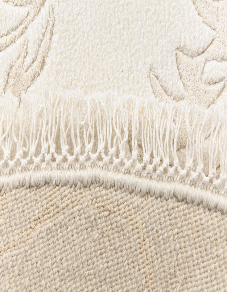 Detail image of 6' 7 x 6' 7  Hand Knotted Darya Round Rug