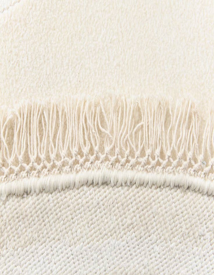 Detail image of 6' 4 x 6' 4  Hand Knotted Darya Round Rug