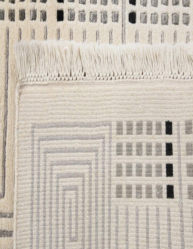 Detail image of 2' 8 x 10'  Hand Knotted Darya Wool Runner Rug