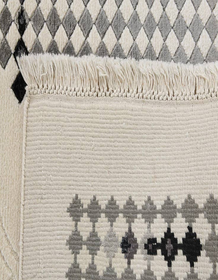 Detail image of 2' 7 x 9' 11  Hand Knotted Darya Wool Runner Rug