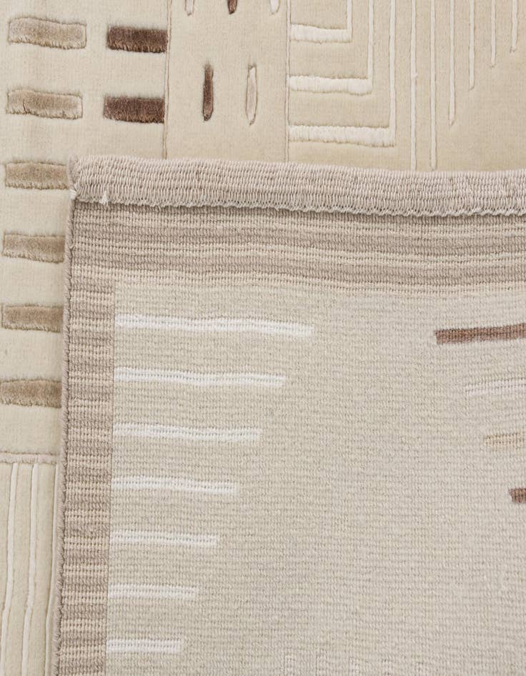 Detail image of 2' 7 x 9' 9  Hand Knotted Darya Wool Runner Rug