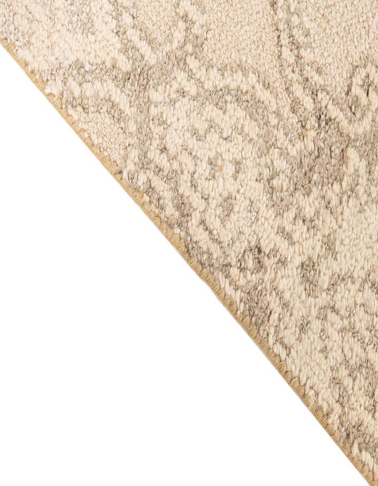 Detail image of 2' 8 x 8' 8  Hand Knotted Darya Runner Rug