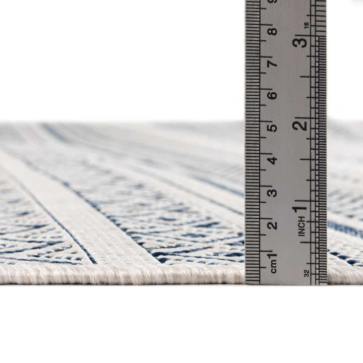 5' 3 x 5' 3 Easy-Clean Ribbon Indoor / Outdoor Octagon Rug