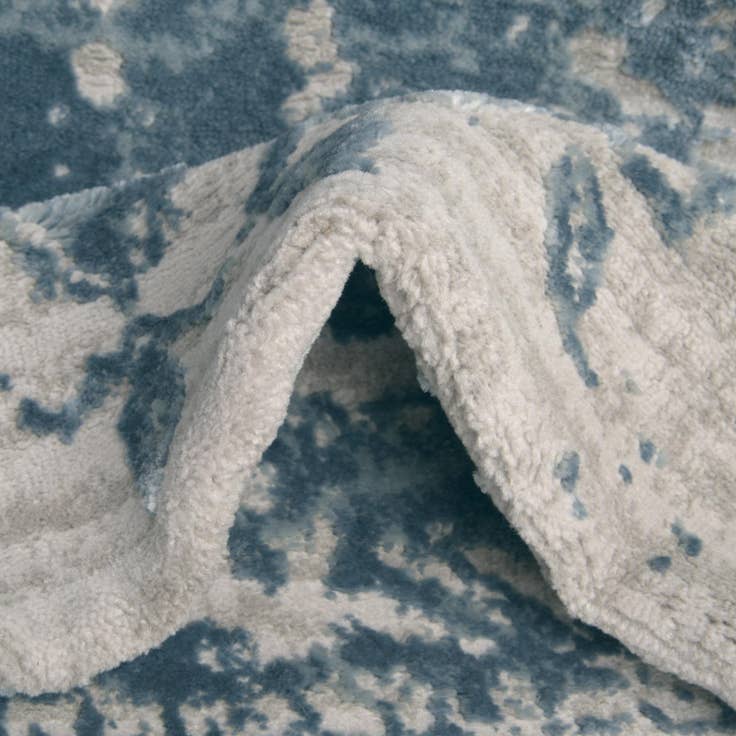 Detail image of 4' x 6' Chesterfield Oval Rug