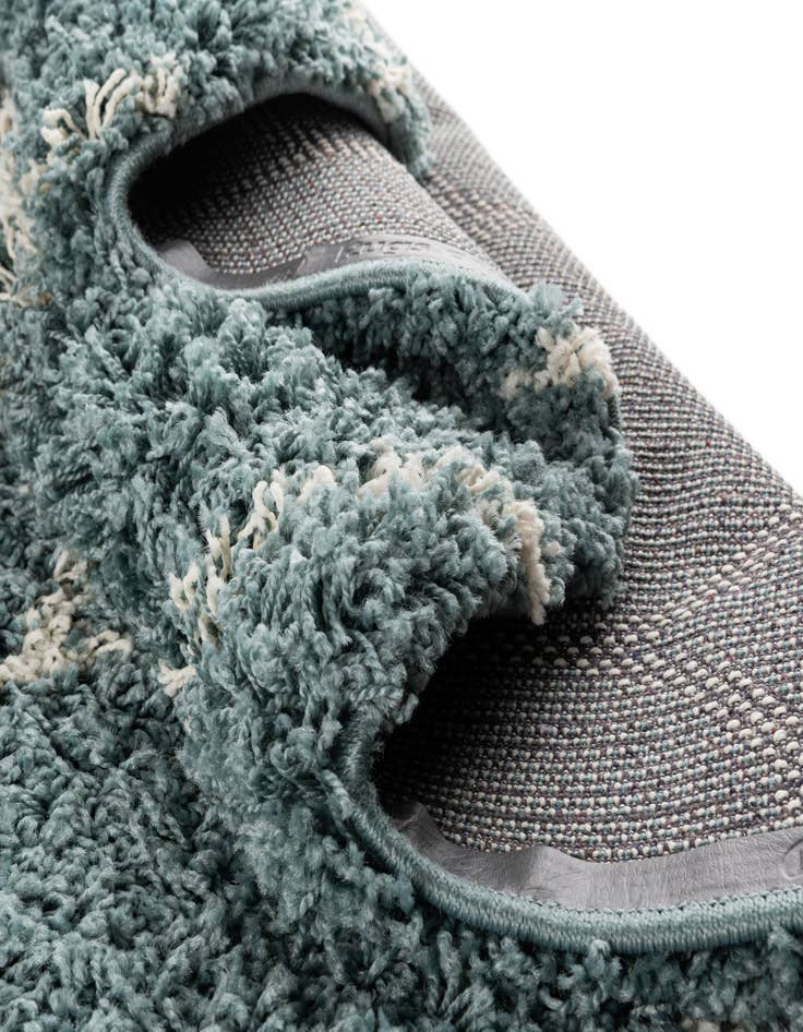 Detail image of 7' 10 x 10' Lattice Shag Oval Rug