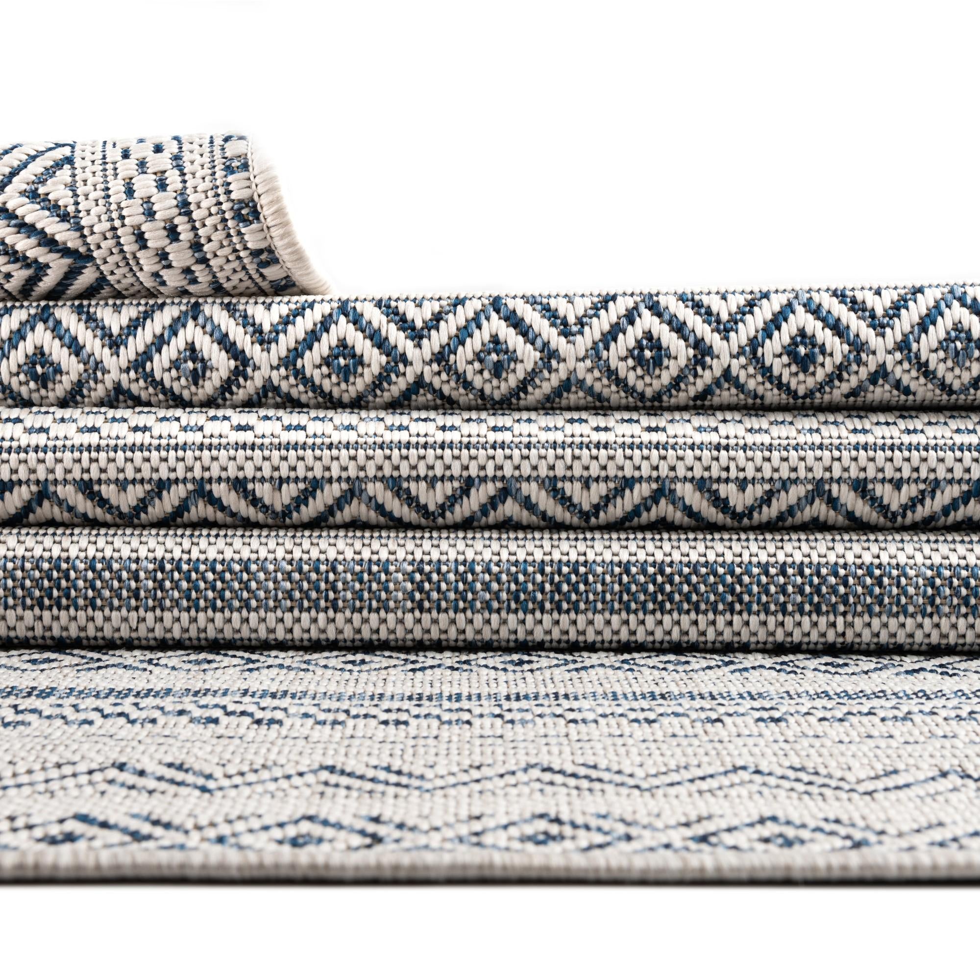 5' 3 x 8' Easy-Clean Ribbon Indoor / Outdoor Oval Rug