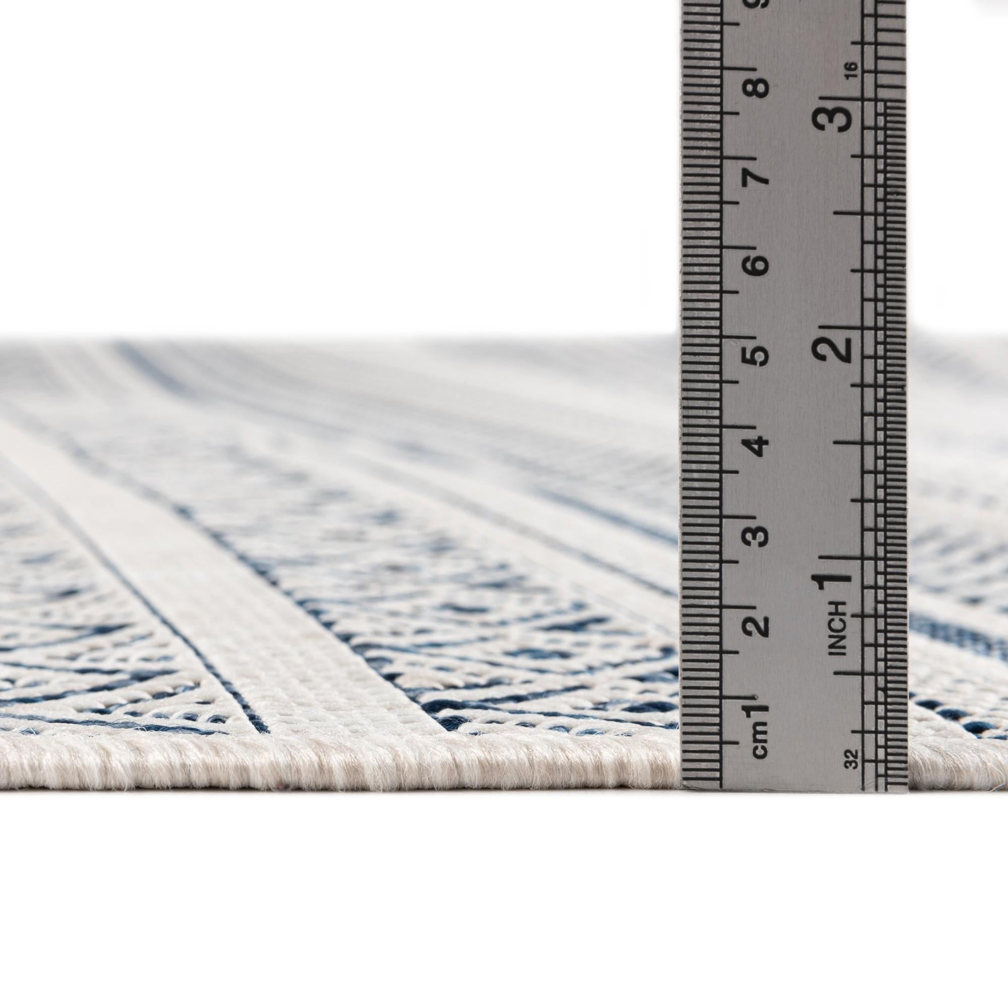 5' 3 x 8' Easy-Clean Ribbon Indoor / Outdoor Oval Rug