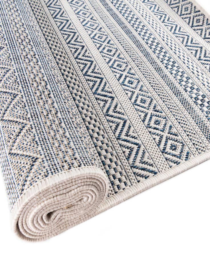 Detail image of 3' x 5' 3 Washable Ribbon Indoor / Outdoor Oval Rug