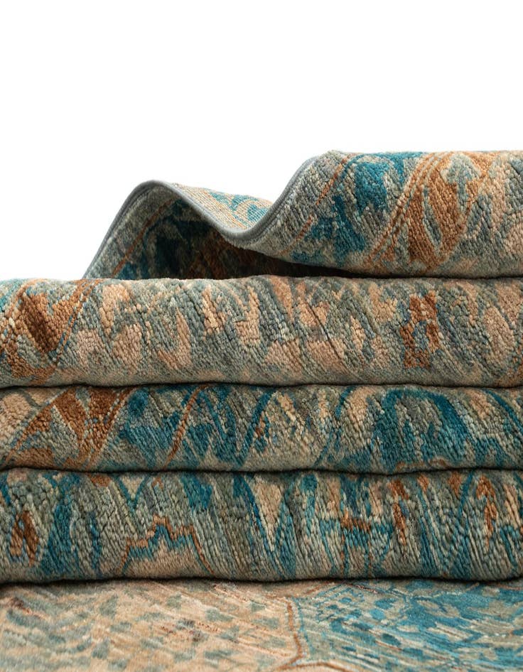 Detail image of 8' 1 x 9' 10 Amina Rug